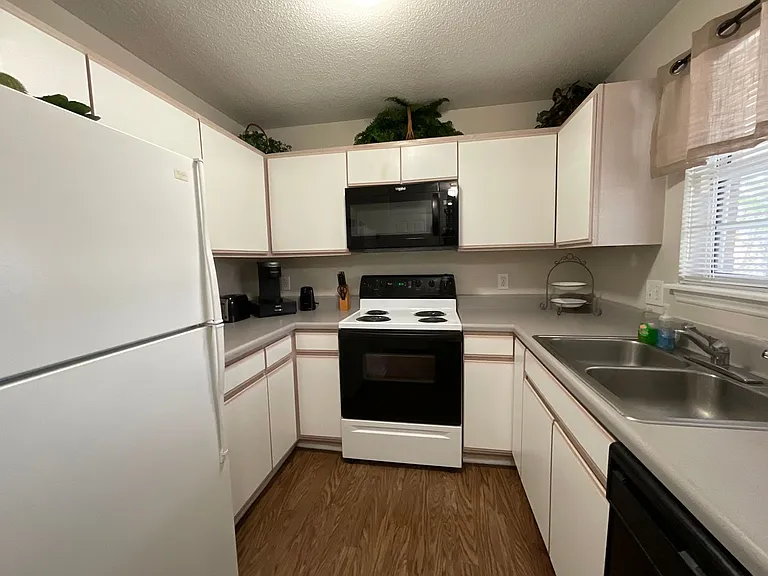 Meridian Park Apartments — Photo 70