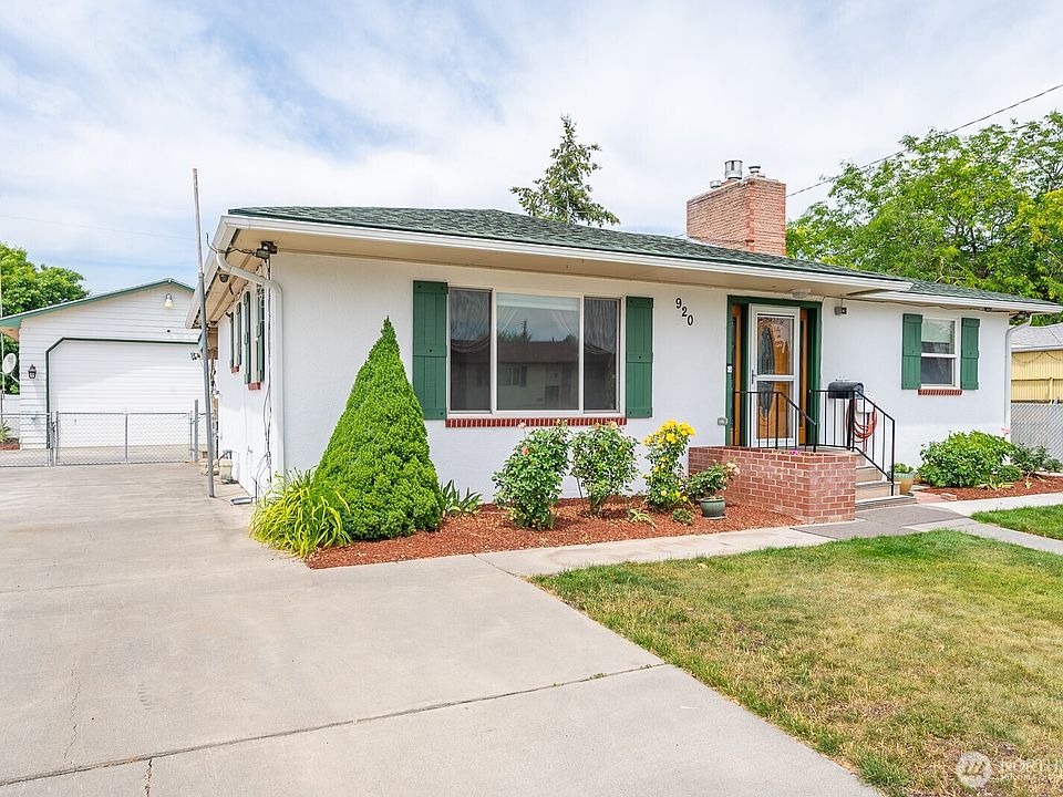 1st image of 920 S Dahlia Drive