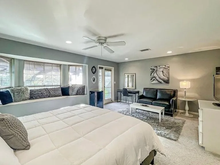 212 Silverado Dr — Photo 36