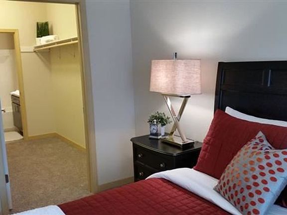 4th image of 4033 Monona Dr #304