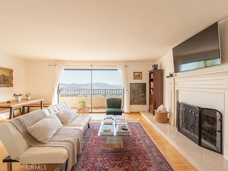 1350 E Tujunga Ave — Photo 33