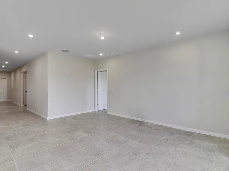 15404 SW American St — Photo 17