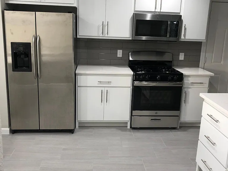 3210 Bryn Mawr Dr — Photo 2
