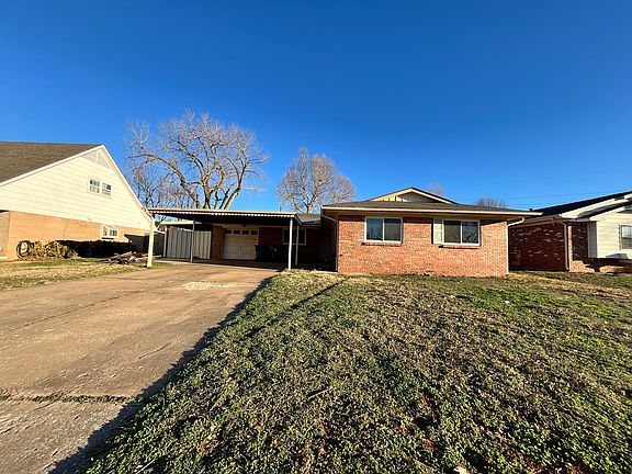 2nd image of 3812 Rosewood Dr