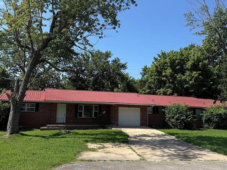 807 Overlook Dr — Photo 1