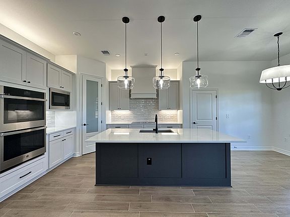 3rd image of 800 Eagle Hts