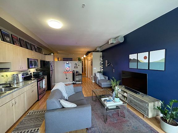 3rd image of 889 Date St Unit 242