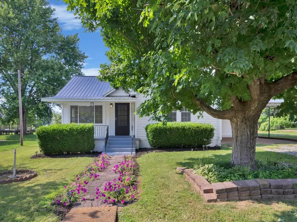 242 Long St E, Mc Ewen, TN 37101