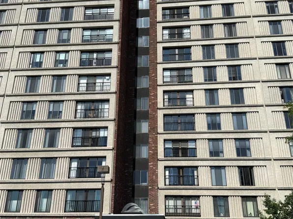 21800 Morley Ave APT 911, Dearborn, MI 48124