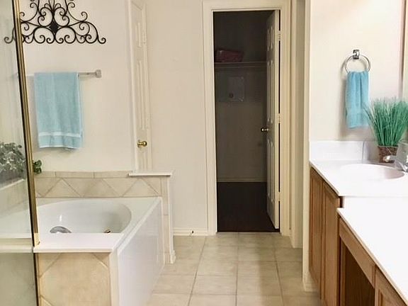 5th image of 1319 Crest Glen Dr