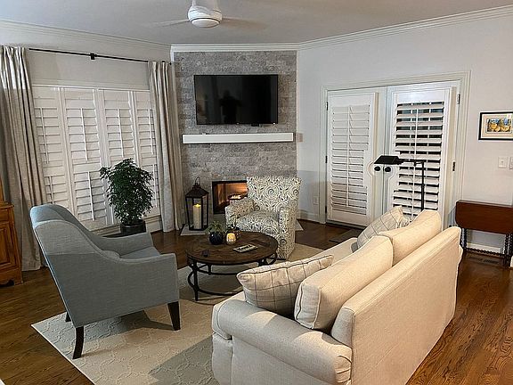 3rd image of 119 Brilliantine Cir