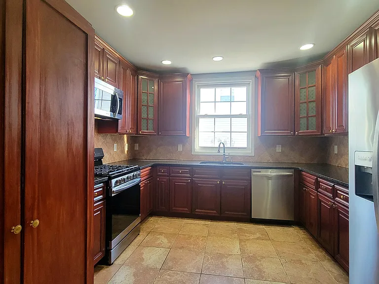 96 Westside Ave — Photo 3