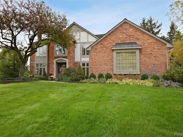2181 Red Maple Dr, Troy, MI 48098