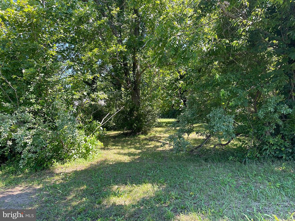 1st image of Essex Pl