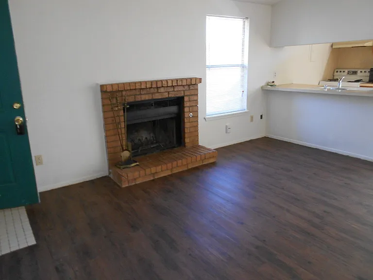 134 N Troy Ave #B — Photo 10