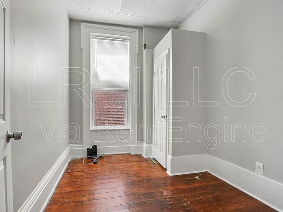 5th image of 1814 W Jefferson St APT 1
