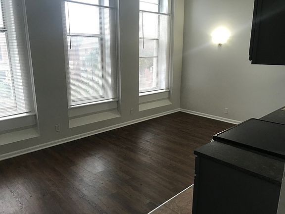 3rd image of 546 Main St APT 2H