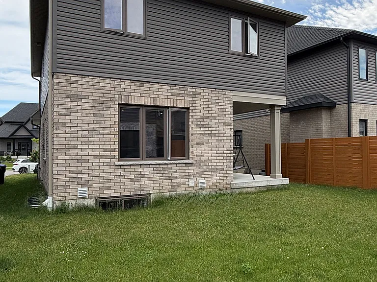 72 McLean Ave — Photo 37