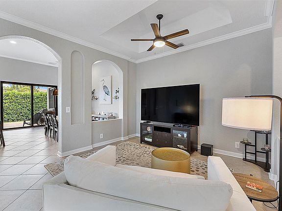 5th image of 12199 NW 77th Manor