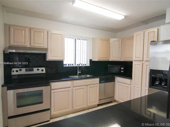 390 Racquet Club Rd APT 201, Fort Lauderdale, FL 33326