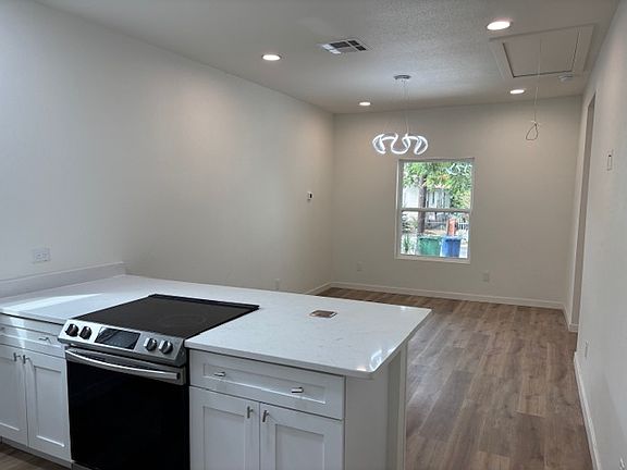 5th image of 216 University Ave #102