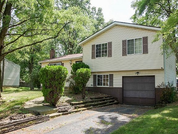 3rd image of 5909 Baytree Dr