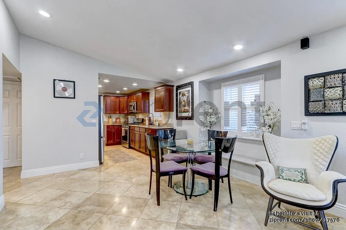 4 bed, 1600 sqft, $3,950 — Photo 4