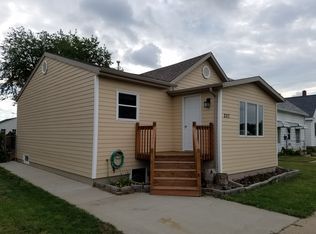 207 9th Ave SW, Mandan, ND 58554