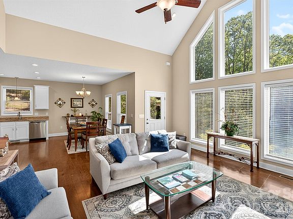 4th image of 38 Pine Hill Rd