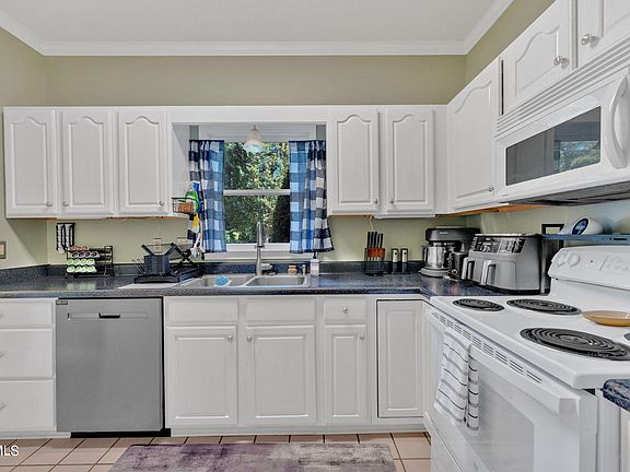 4th image of 23 Oak Leaf Cir #23