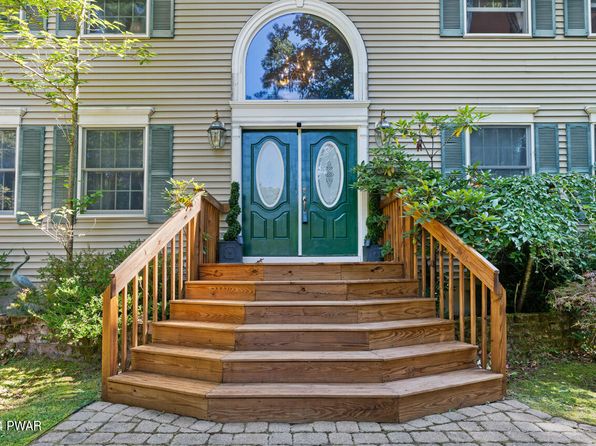 104 Winding Brook Dr, Shohola, PA 18458