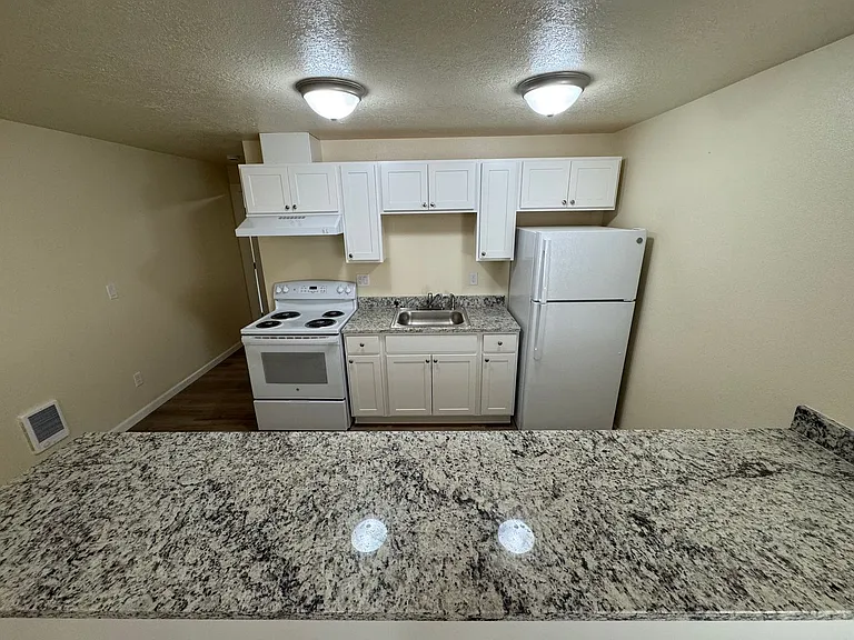 2215 Elm St SW — Photo 7