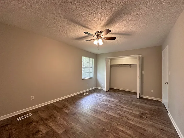 935 Naomi Dr — Photo 13