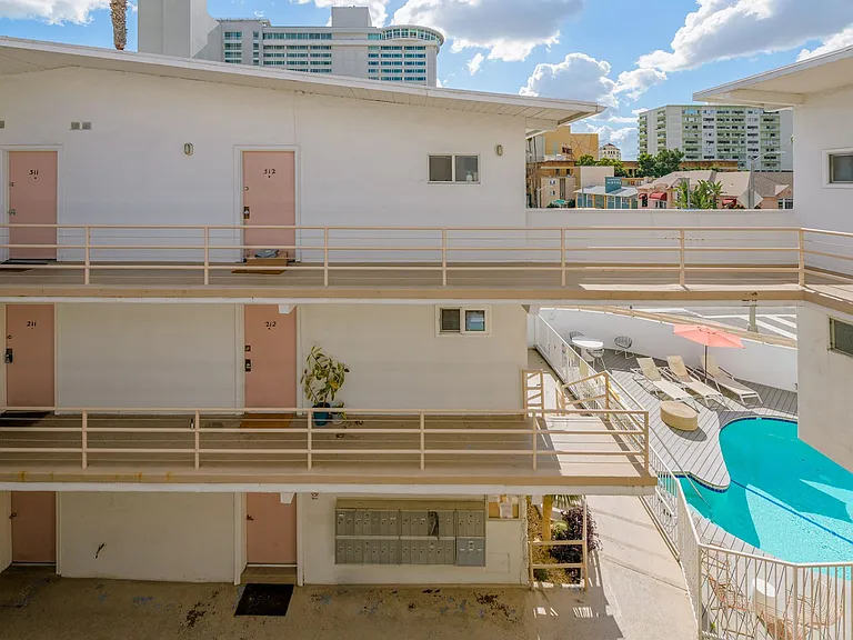 6871 Franklin Ave - Hollywood Cozmo — Photo 22