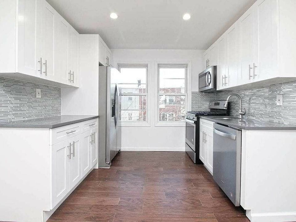 1st image of 20-59 32nd St #2