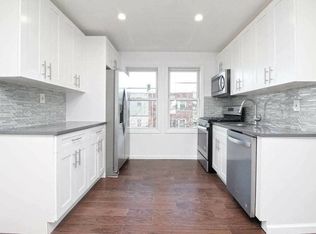20-59 32nd St #2, Astoria, NY 11105