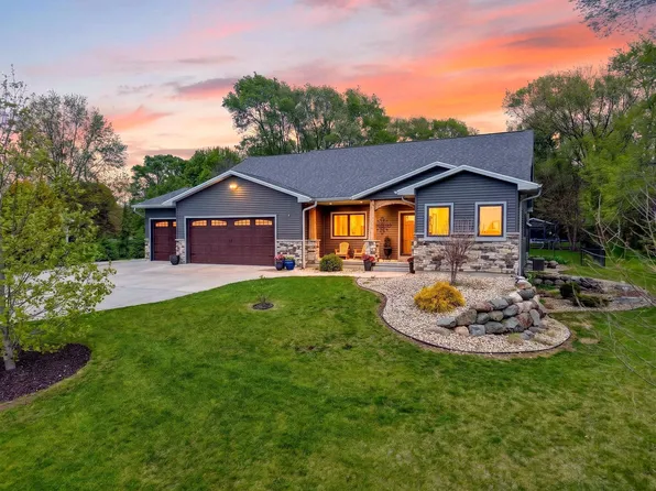 1789 Lunde Cir, Stoughton, WI 53589