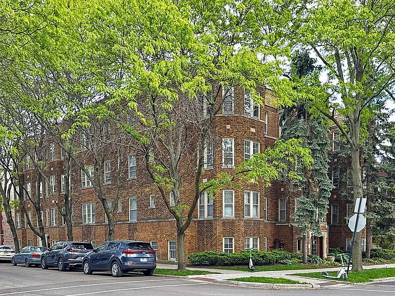 2633 W Ainslie St #3 — Photo 1