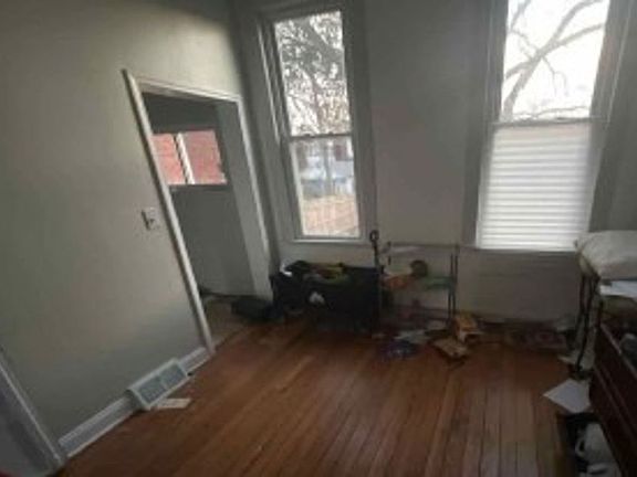3rd image of 3428 Alberta St