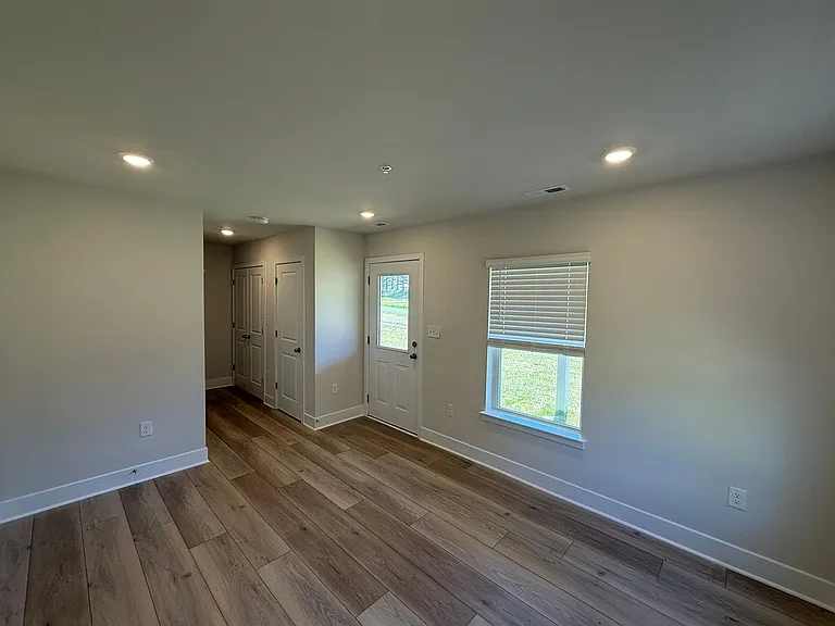 2102 Winterberry Ln — Photo 18
