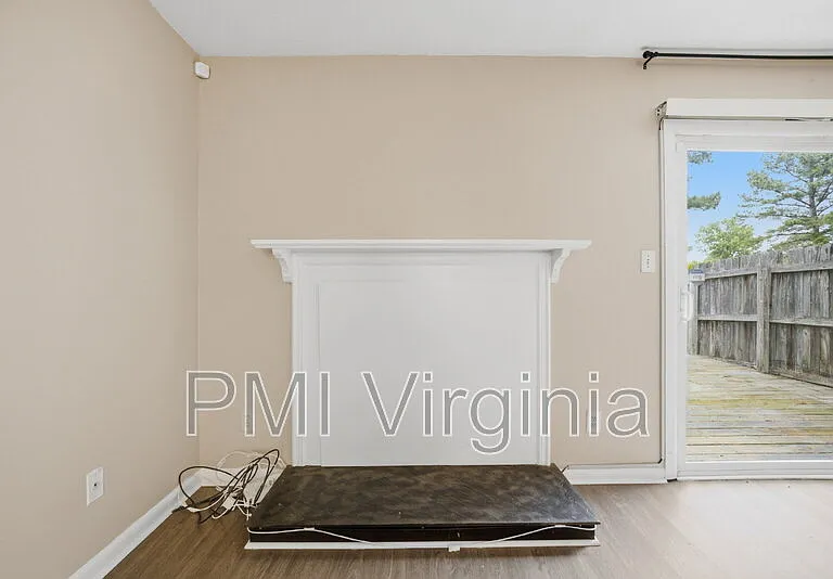 5140 Glenwood Way — Photo 9