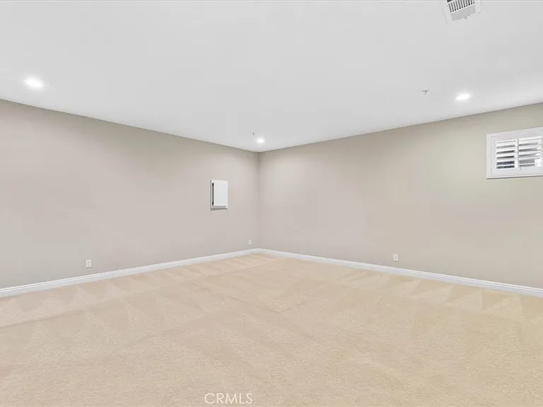 540 W 25th St — Photo 38