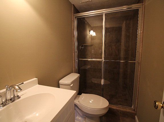 5th image of 906 30th St