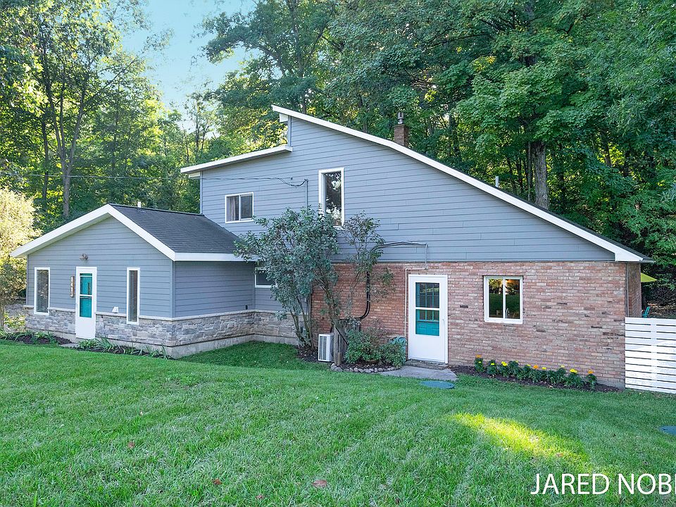 1st image of 1413 Grand River Dr NE