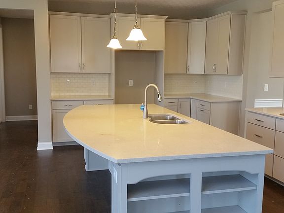 5th image of 7020 Millbrook Farm Dr