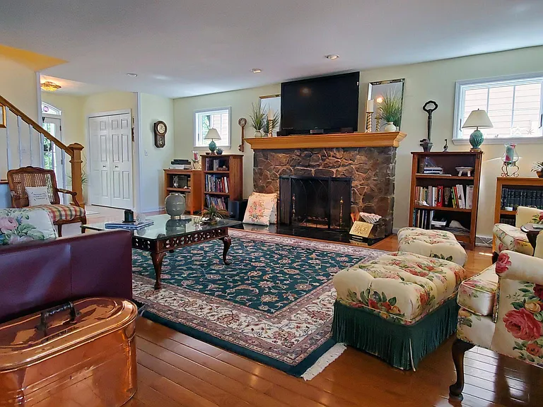 8756 Lake Shore Rd — Photo 5