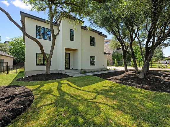 2nd image of 13 Autumn Oaks Dr