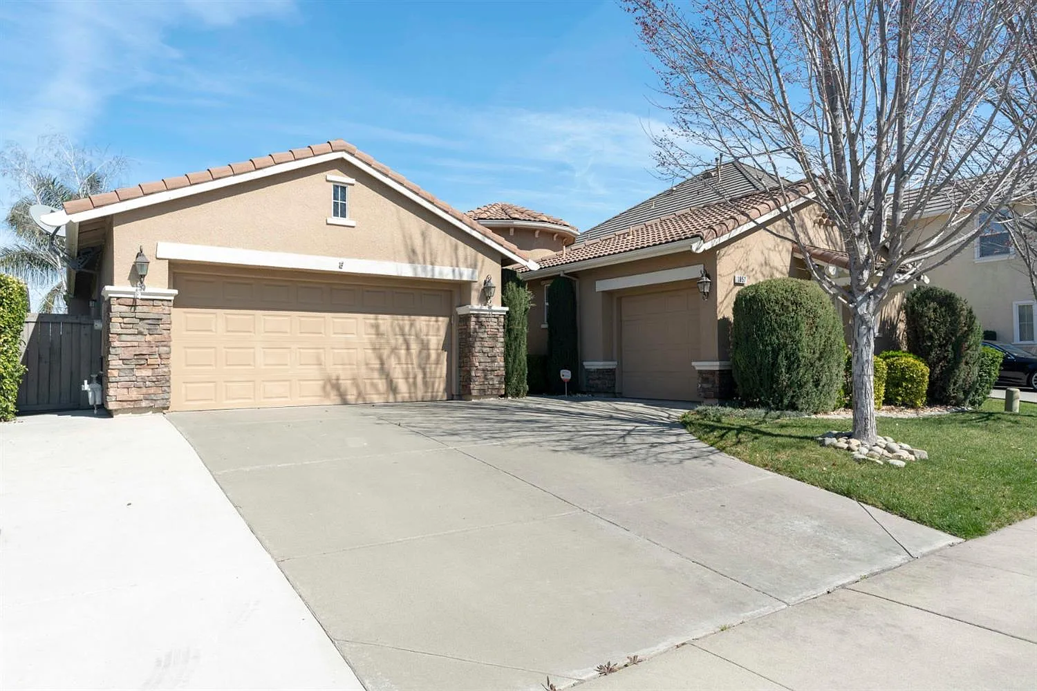 1857 William Bird Ave photo 1