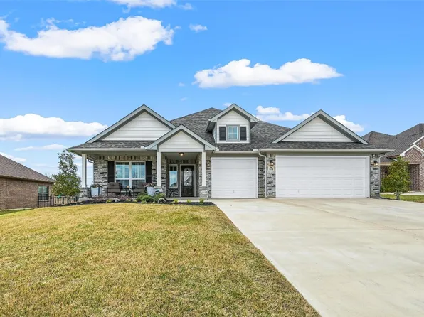1058 Oak Knoll Dr, Burleson, TX 76028