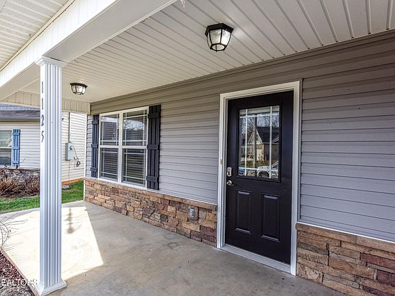 3rd image of 1125 Blackstone View Ln